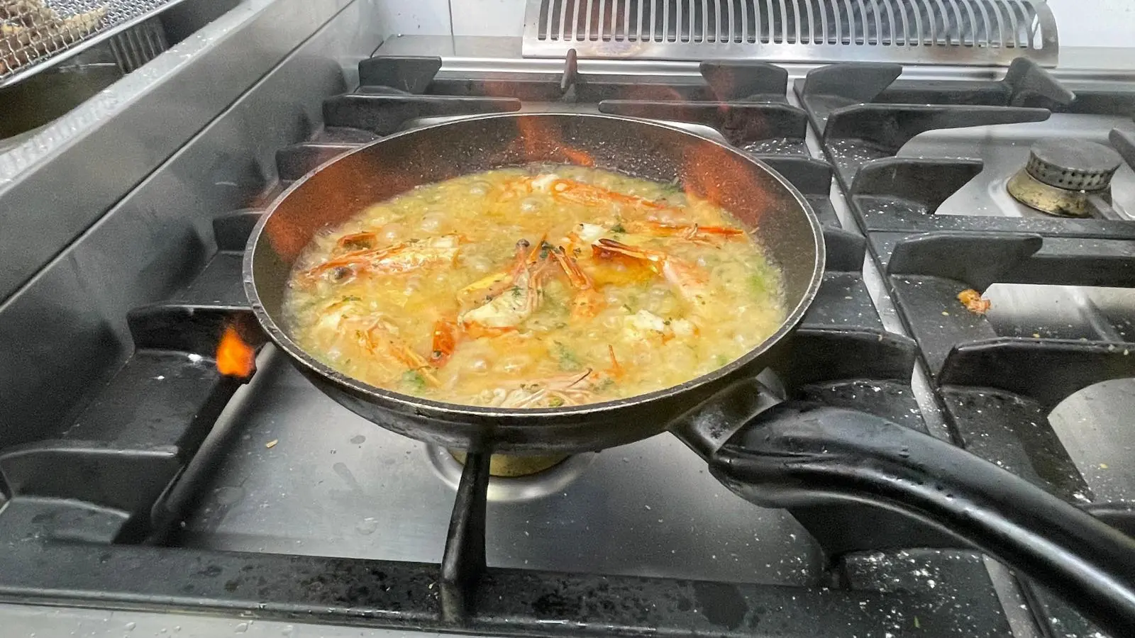 Garnelenpfanne in der GREKO Küche